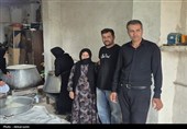 عطر احسان حسینی در عاشورای اردبیل؛ پخت و توزیع نذری میان عزاداران به روایت تصویر