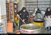 عطر احسان حسینی در عاشورای اردبیل؛ پخت و توزیع نذری میان عزاداران به روایت تصویر