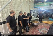 عطر احسان حسینی در عاشورای اردبیل؛ پخت و توزیع نذری میان عزاداران به روایت تصویر