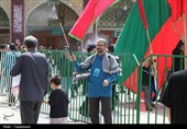 عطرافشانی عزاداران حسینی حرم بانوی کرامت