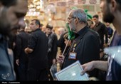 خادمان زائران در روز عاشورا