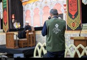 خادمان زائران در روز عاشورا