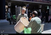 خادمان زائران در روز عاشورا