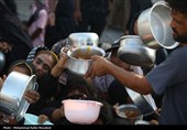 تهیه و توزیع غذای نذری در روستای حاجی‌آباد