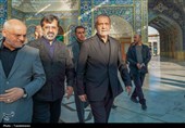 تشرف پزشکیان به زیارت حضرت معصومه (س)