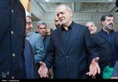 تشرف پزشکیان به زیارت حضرت معصومه (س)