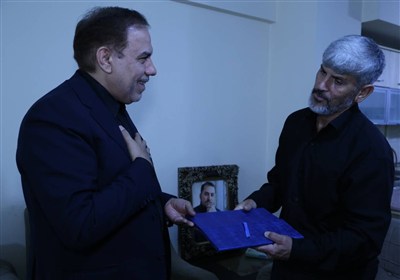خانواده شهدا چشم و چراغ ملت هستند