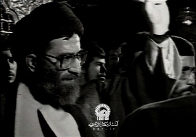 حضور آیت الله خامنه ای در حرم امام رضا (ع)