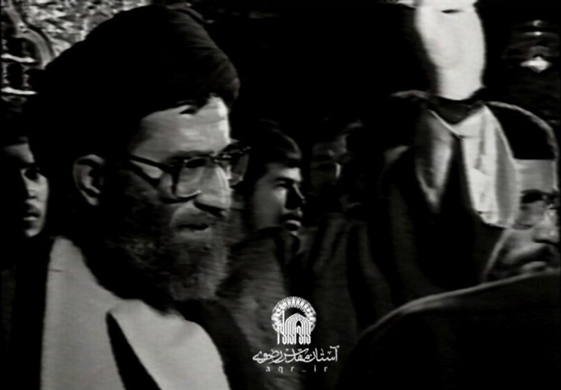 حضور آیت الله خامنه ای در حرم امام رضا (ع)