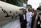 تصویری دیده‌‌نشده از رهبر شهید انقلاب کنار موشک سجیل
