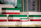 ادای احترام برخی مهمانان و مسئولان خارجی به پیکر امام شهید