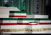 ادای احترام برخی مهمانان و مسئولان خارجی به پیکر امام شهید