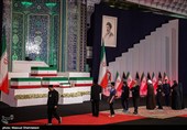 ادای احترام برخی مهمانان و مسئولان خارجی به پیکر امام شهید