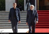 ورود هیئت‌های بین‌المللی به فرودگاه مهرآباد برای شرکت در مراسم وداع و تشییع امام شهید