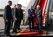 محمدرضا عارف، معاون اول رئیس جمهور در مراسم ورود قربانعلی بردی محمد‌اف، رهبر ترکمنستان برای شرکت در مراسم وداع با رهبر شهید انقلاب