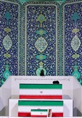 ادای احترام مهمانان و مسئولان خارجی به پیکر امام شهید