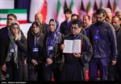 ادای احترام مهمانان و مسئولان خارجی به پیکر امام شهید