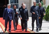 ورود هیئت‌های بین‌المللی به فرودگاه مهرآباد برای شرکت در مراسم وداع و تشییع امام شهید