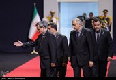 ادای احترام مهمانان و مسئولان خارجی به پیکر امام شهید - 2