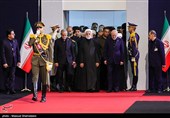 ادای احترام مهمانان و مسئولان خارجی به پیکر امام شهید - 2