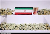 ادای احترام مهمانان و مسئولان خارجی به پیکر امام شهید - 2