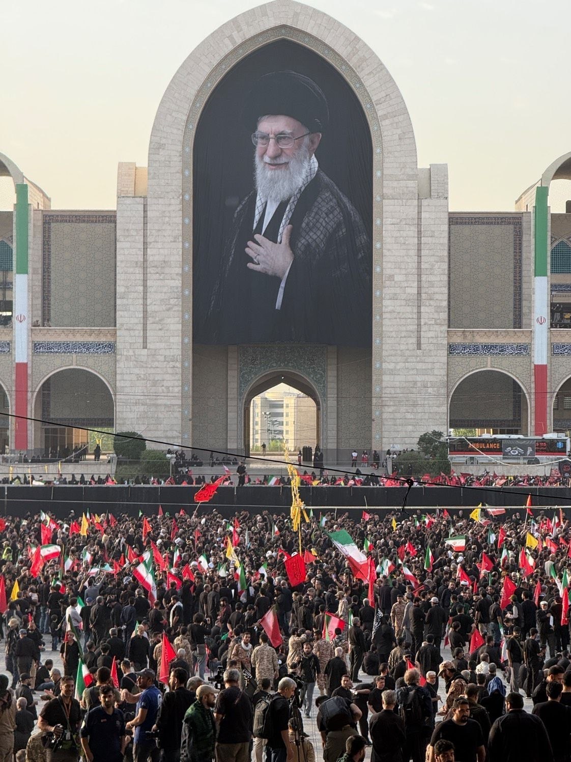 امام شهید , تشییع آیت‌الله‌العظمی سید علی خامنه‌ای , آیت‌الله سید علی خامنه‌ای , شهید امام خامنه ای (ره) , تشییع امام شهید , تشییع رهبر شهید , بدرقه آقای شهید ایران ,