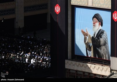 مراسم إقامة الصلاة على جثمان إمام الأمة الشهید