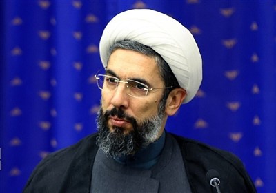 رستمی:دانشگاه جایگاه فاخر علم است نباید به رفتارهای حاشیه‌ای آلوده شود
