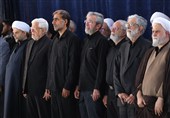 حضور فرزندان رهبر، سران قوا و جمعی از مسئولان ارشد در مراسم اقامه نماز بر پیکر رهبر شهید/2
