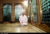 تصاویری از رهبر شهید انقلاب در مراسم غبارروبی حرم مطهر رضوی
