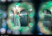 تصاویری از رهبر شهید انقلاب در مراسم غبارروبی حرم مطهر رضوی