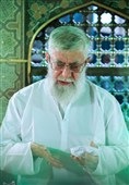 تصاویری از رهبر شهید انقلاب در مراسم غبارروبی حرم مطهر رضوی