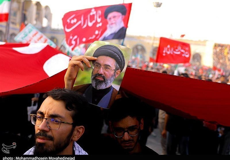 Mourners Pledge Allegiance to New Leader During Farewell Ceremony in Tehran