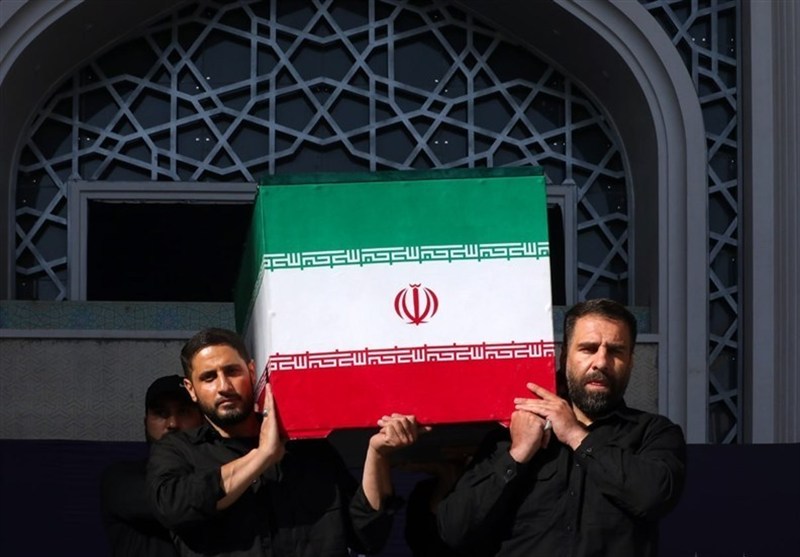 Main Funeral Procession for Martyred Imam Begins in Tehran