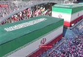 Автомобиль с телом мученика-лидера Исламской революции движется на запад по улице Азади
