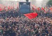 וידאו | המוני אדם לאורך מסלול נסיעתו של הרכב הנושא את גופתו הטהורה של מנהיג השהיד