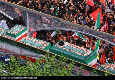 حضورٌ ملیونیّ فی طهران فی مراسم تشییع قائدِ الأمّةِ الشهید