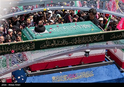 زیر شمشیر غمش رقص‌کنان باید رفت