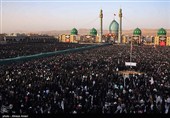 بالصور.. إقامة الصلاة على جثمان قائد الأمة فی مسجد جمکران بمدینة قم