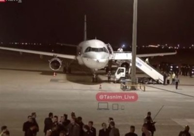 ورود هواپیمای حامل پیکر مطهر امام شهید به نجف اشرف