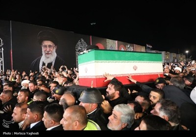 ورود هواپیمای حامل پیکر مطهر امام شهید به نجف اشرف