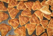 پخت 3 تن کلوچه سیستانی برای پذیرایی از عزاداران رهبر شهید در مشهد