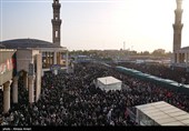 Торжественная молитва над телом мученика-лидера революции в священной мечети Джамкаран-Кум
