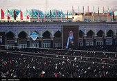 Торжественная молитва над телом мученика-лидера революции в священной мечети Джамкаран-Кум