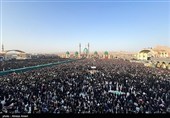 Торжественная молитва над телом мученика-лидера революции в священной мечети Джамкаран-Кум