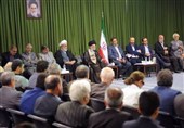 شعرخوانی کردی؛ روایت ارادت شاعر کردستانی در محضر رهبر شهید انقلاب+فیلم