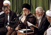 شبی که شعر و صمیمیت در کنار رهبر شهید انقلاب رقم خورد/هدیه‌ای که خاطره را ماندگار کرد
