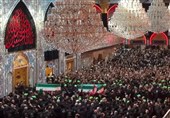 سیل عظیم جمعیت در تشییع پیکر امام شهید در کربلا