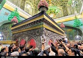 Скорбящие в Мешхеде на последнем прощании с мучеником-лидером Ирана