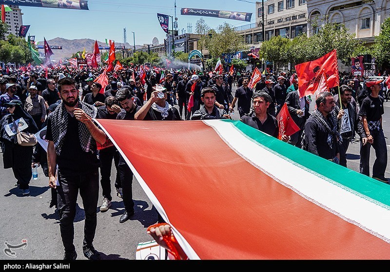 پیش از آغاز مراسم تشییع پیکر مطهر آقای شهید ایران - مشهد